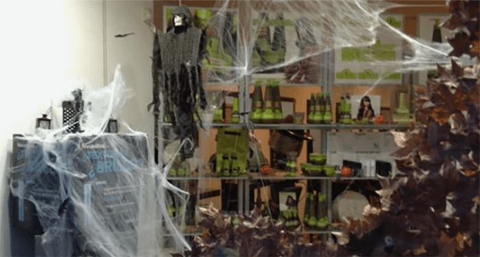 Escaparate del sal&oacute;n de halloween
